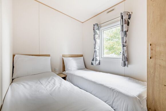 Bronze Caravan with parking - Romney Sands, New Romney