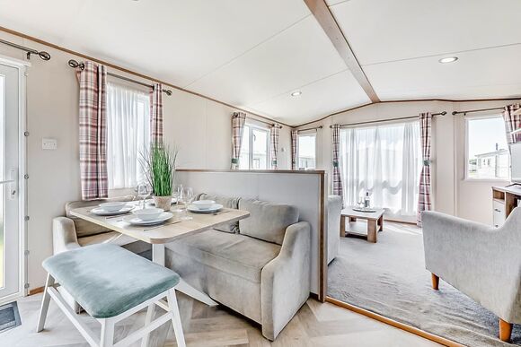 Gold 2 Bedroom Caravan, Sleeps 6. With parking & decking - Sandy Bay, Ashington