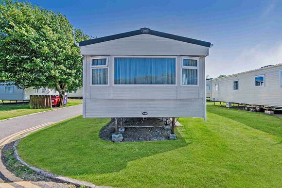 Gold 3 Bedroom Caravan, Sleeps 8. With parking - Sandy Bay, Ashington