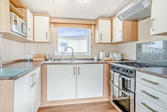 Gold Premium Caravan, Sleeps 6. With parking, ensuite, deck & sea view - Sandy Bay, Ashington