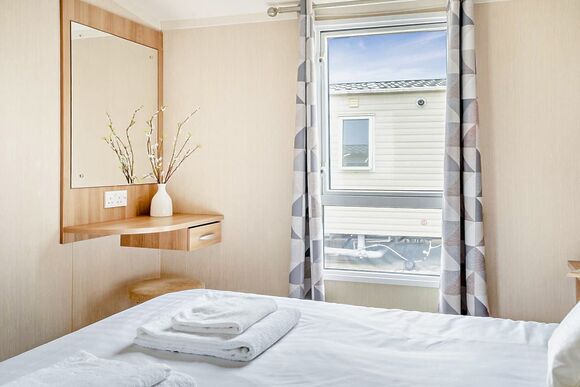 Gold Premium Caravan, Sleeps 6. With parking, ensuite, deck & sea view - Sandy Bay, Ashington