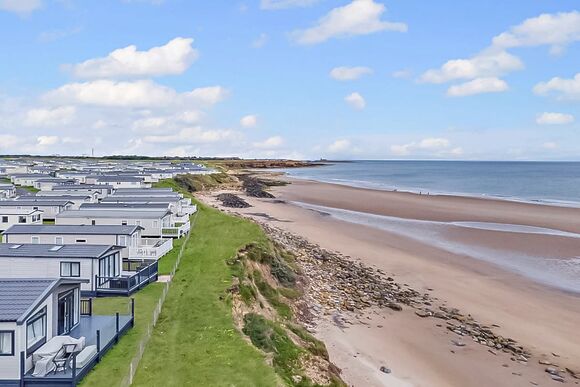 Gold Premium Caravan, Sleeps 6. With parking, ensuite, deck & sea view P, Gold Premium Caravan, Sleeps 6. With parking, ensuite, deck & sea view - Sandy Bay, Ashington