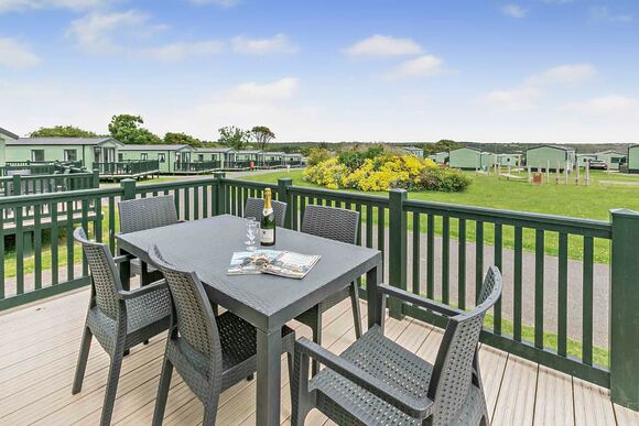 Gold Premium Caravan, Sleeps 8. With parking, ensuite, deck & sea view - Sandy Bay, Ashington