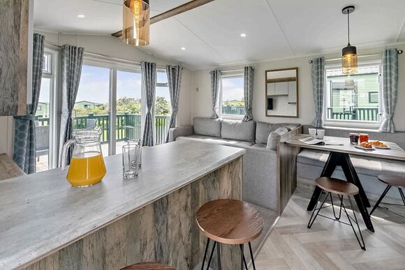 Gold Premium Caravan, Sleeps 8. With parking, ensuite, deck & sea view - Sandy Bay, Ashington