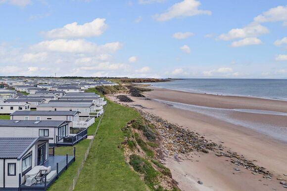 Gold Premium Caravan, Sleeps 8. With parking, ensuite, deck & sea view - Sandy Bay, Ashington