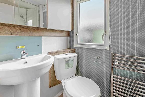 Gold Premium Caravan, Sleeps 8. With parking, ensuite, deck & sea view - Sandy Bay, Ashington