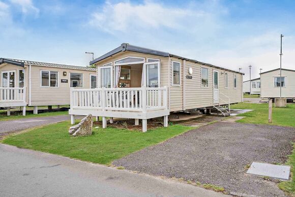 Silver 2 Bedroom Caravan, Sleeps 6. With parking & decking - Sandy Bay, Ashington