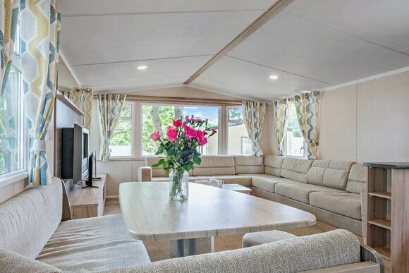 Silver 2 Bedroom Caravan, Sleeps 6. With parking & decking - Sandy Bay, Ashington