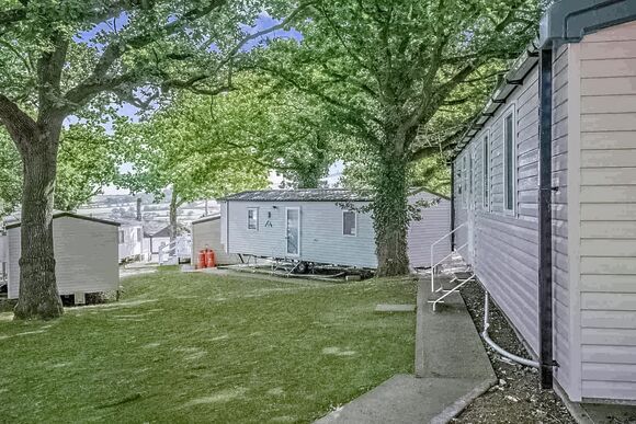 Silver 2 Bedroom Caravan, Sleeps 6. With parking - Sandy Bay, Ashington