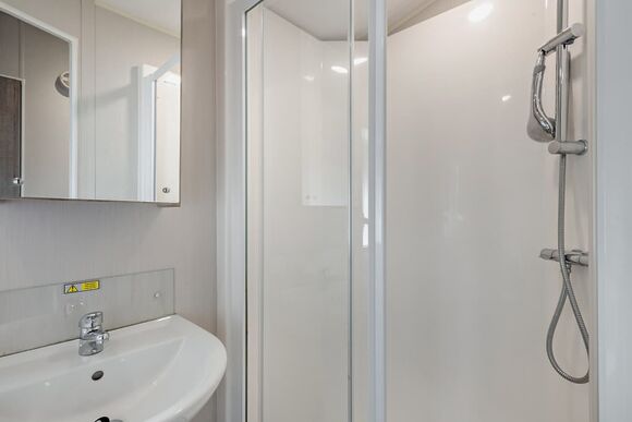 Silver 3 Bedroom Caravan, Sleeps 8 - Sandy Bay, Ashington