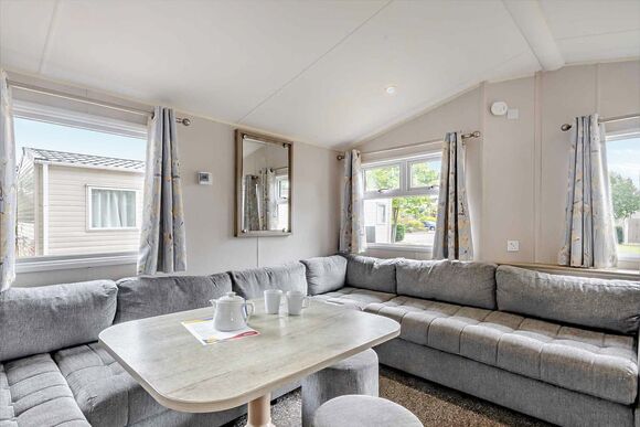 Silver 3 Bedroom Caravan, Sleeps 8. With parking and decking - Sandy Bay, Ashington