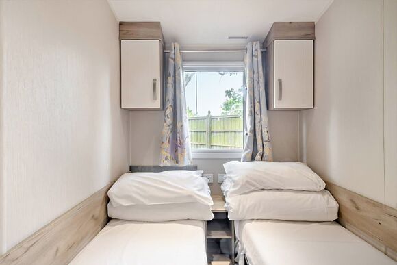 Silver 3 Bedroom Caravan, Sleeps 8. With parking and decking P, Silver 3 Bedroom Caravan, Sleeps 8. With parking and decking - Sandy Bay, Ashington