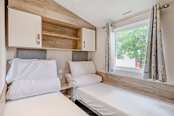 Silver 3 Bedroom Caravan, Sleeps 8. With parking - Sandy Bay, Ashington