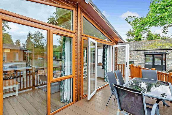 Deluxe 2 Bed Lodge, Slps 4. With parking, ensuite, decking & sea view - Sandy Bay, Ashington