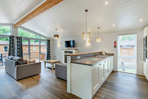 Deluxe 2 Bed Lodge, Slps 4. With parking, ensuite, decking & sea view - Sandy Bay, Ashington