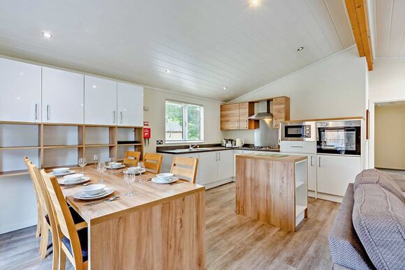 Deluxe 3 Bed Lodge, Slps 8. With parking, ensuite, decking & sea view - Sandy Bay, Ashington