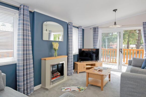 Deluxe 4 Bed Lodge, Slps 8. With parking, ensuite, decking & sea view - Sandy Bay, Ashington