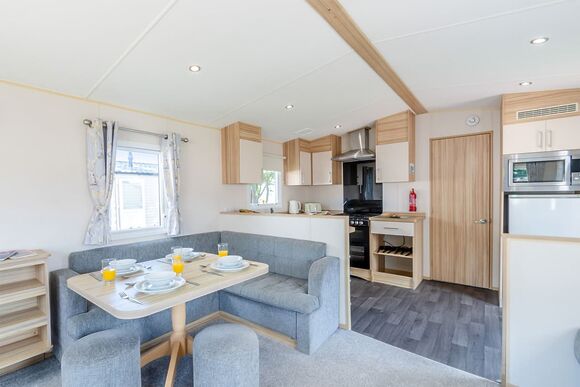 Silver 2 Bedroom Caravan, Sleeps 6 - Summerfields, Scratby, Great Yarmouth