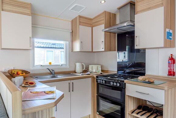 Silver 2 Bedroom Caravan, Sleeps 6 - Summerfields, Scratby, Great Yarmouth