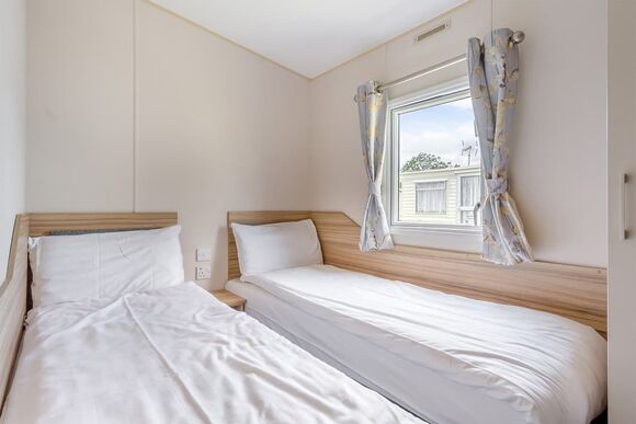 Silver Caravan with parking - Sunnydale, Saltfleet, Nr Mablethorpe