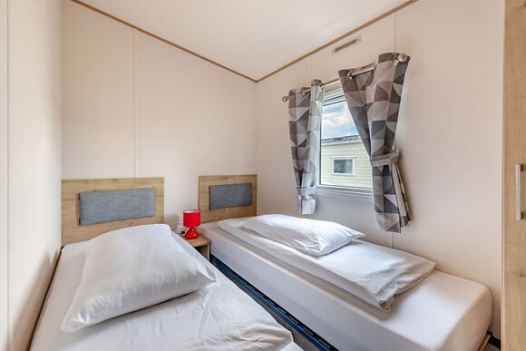 Gold Caravan with decking P, Gold 3  Caravan slps 8  parking, decking, Gold Caravan with decking - Sunnydale, Saltfleet, Nr Mablethorpe