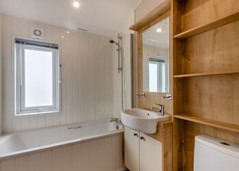 Deluxe Lodge, parking, ensuite, decking, hot tub 4 - Southview, Skegness