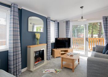 Deluxe Lodge, parking, ensuite, decking & hot tub - Southview, Skegness