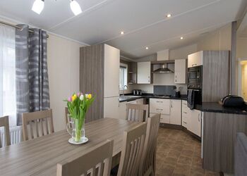 Deluxe Lodge, parking, ensuite, decking & hot tub - Southview, Skegness