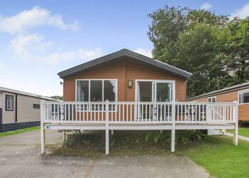 Prestige Lodge, parking, ensuite, decking & HT 4 - Southview, Skegness