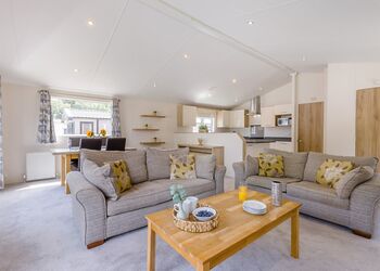 Prestige Lodge, parking, ensuite, decking & HT 4 - Southview, Skegness