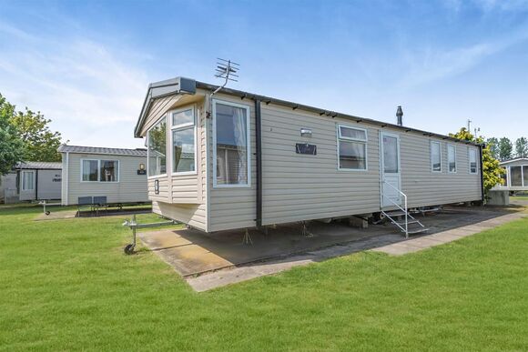 Silver Caravan with parking - Southview, Skegness