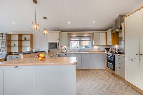 Deluxe Lodge, parking, ensuite, decking, hot tub 4 - Southview, Skegness