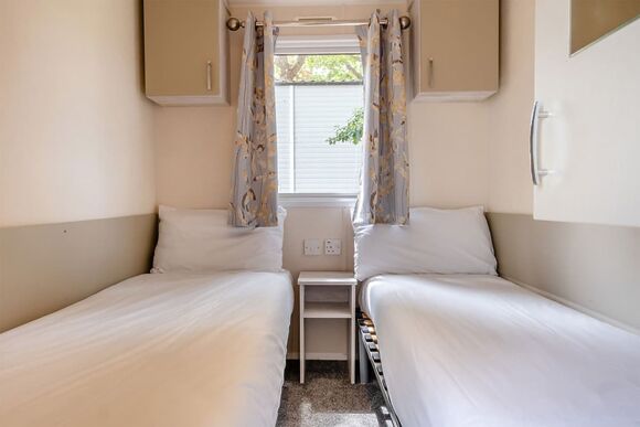 Bronze 2 Bedroom Caravan, Sleeps 6 - Thorness Bay, Thorness, Nr Cowes