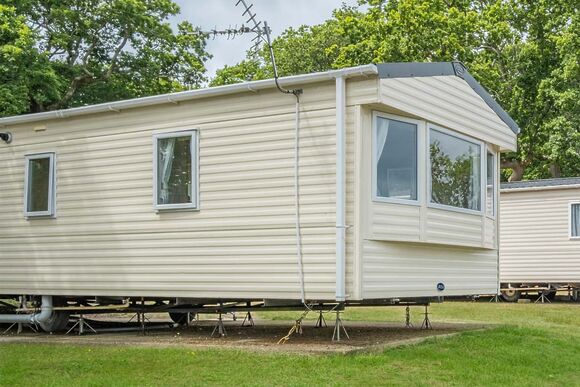 Bronze Caravan with parking - Thorness Bay, Thorness, Nr Cowes