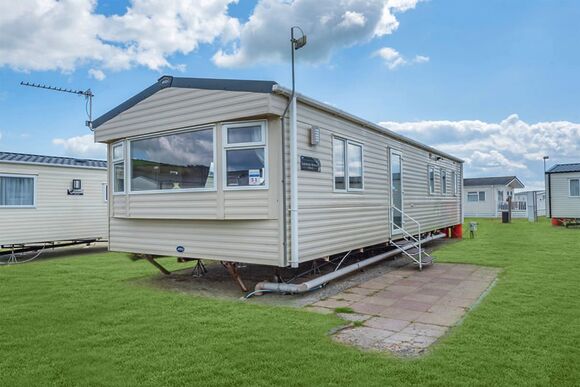 Gold Caravan with decking P, Gold Caravan with decking - Thorness Bay, Thorness, Nr Cowes