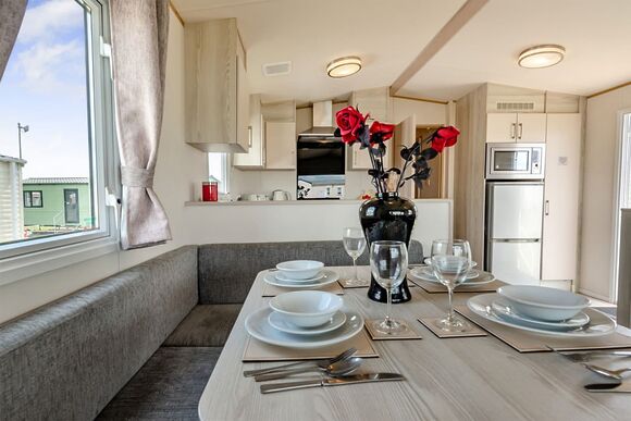 Gold Caravan with decking P, Gold Caravan with decking - Thorness Bay, Thorness, Nr Cowes
