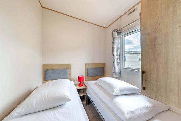 Gold Caravan with decking P, Gold Caravan with decking - Thorness Bay, Thorness, Nr Cowes