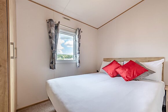 Gold 3 Caravan slps 8 parking, decking P - Thorness Bay, Thorness, Nr Cowes