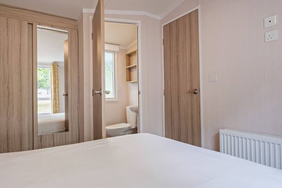 Silver 2 Bedroom Caravan, Sleeps 6 - Thorness Bay, Thorness, Nr Cowes