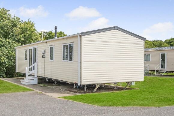 Silver Caravan with parking - Thorness Bay, Thorness, Nr Cowes