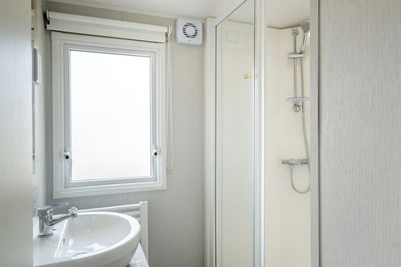 Silver Caravan with ensuite - Thorness Bay, Thorness, Nr Cowes