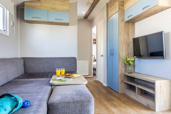 Silver Caravan with parking & ensuite - Ty Mawr, Towyn