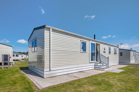 Silver Caravan with parking & ensuite - Ty Mawr, Towyn