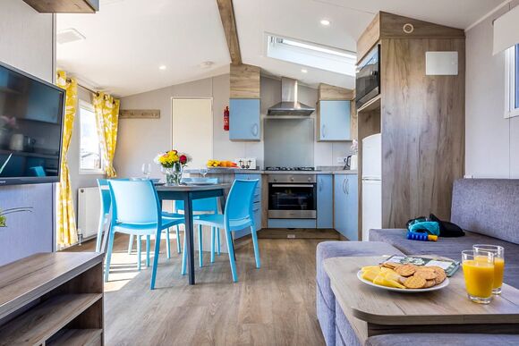 Silver Caravan with parking & ensuite - Ty Mawr, Towyn