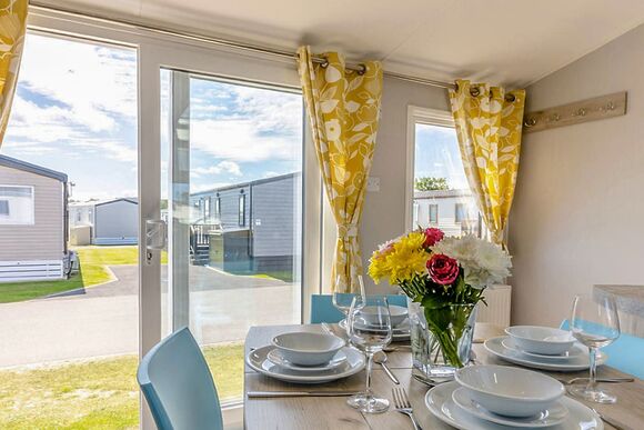 Silver Caravan with parking & ensuite, Silver 3, Slps 6, parking, ensuite P - Ty Mawr, Towyn