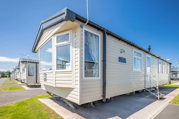 Silver Caravan with decking P, Silver Caravan with decking - Ty Mawr, Towyn