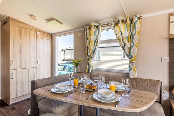 Silver Caravan with decking P, Silver Caravan with decking - Ty Mawr, Towyn