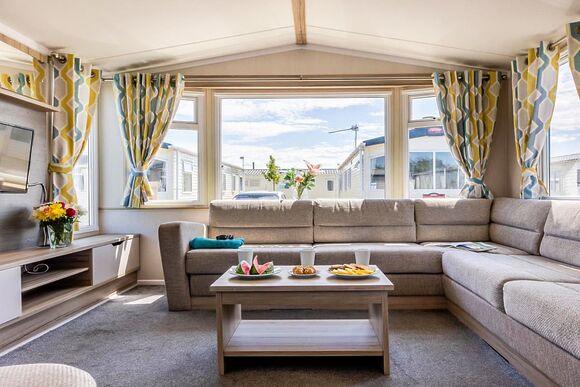 Silver Caravan with parking & decking, Silver 3, Slps 8, parking, decking P - Ty Mawr, Towyn
