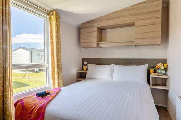 Silver Caravan with parking & decking, Silver 3, Slps 8, parking, decking P - Ty Mawr, Towyn
