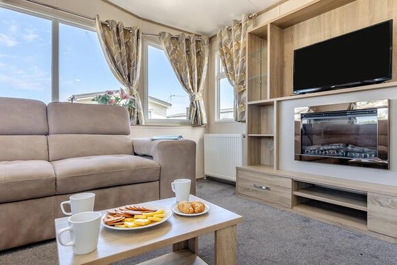 Silver Premium Caravan with parking & decking - Ty Mawr, Towyn